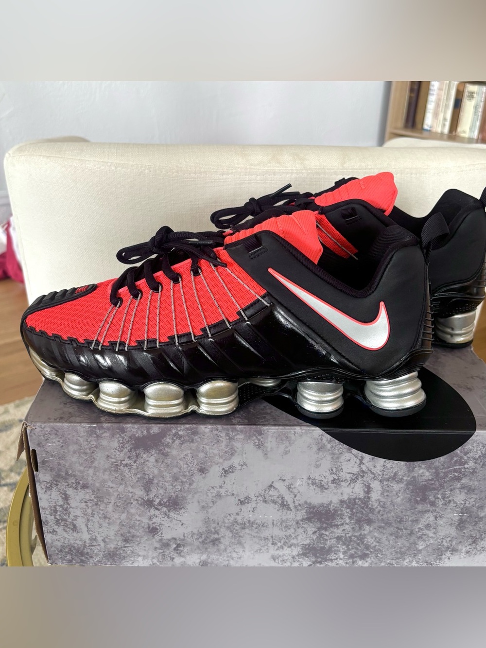 NIKE TOTAL SHOX Bright Crimson Black Silver 749775-600 Running 10.5 Cyber Y2K